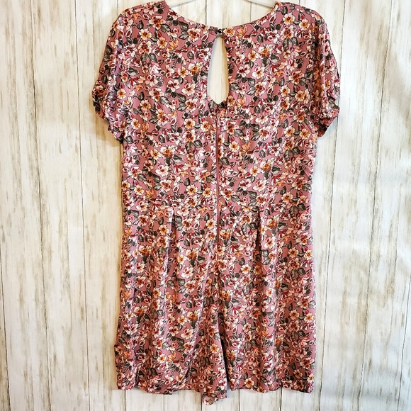 Xhilaration Target plus size floral romper xxl - Picture 2 of 4